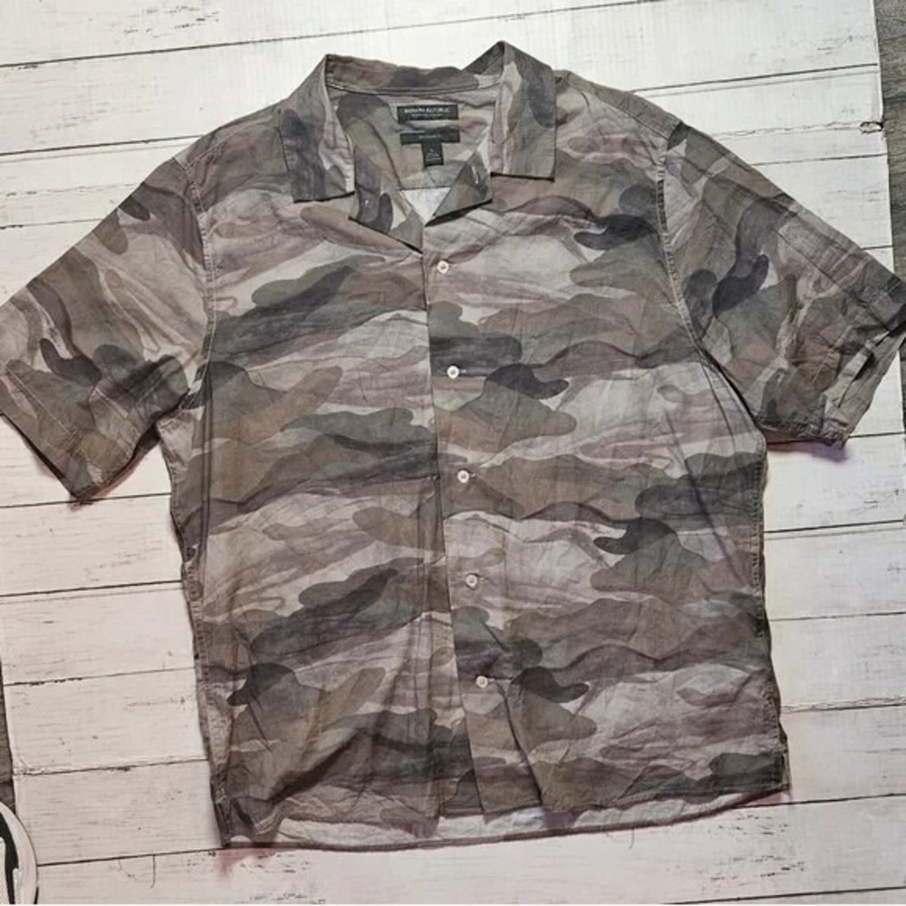 Banana Republic Camo Organic Cotton Resort‎ Shirt Size Large